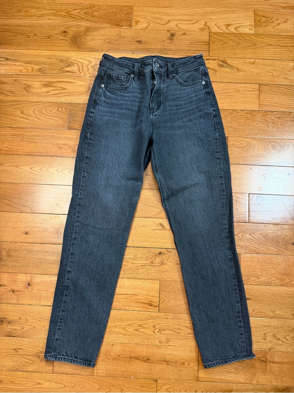 American Eagle Strigid Mom Jeans Short